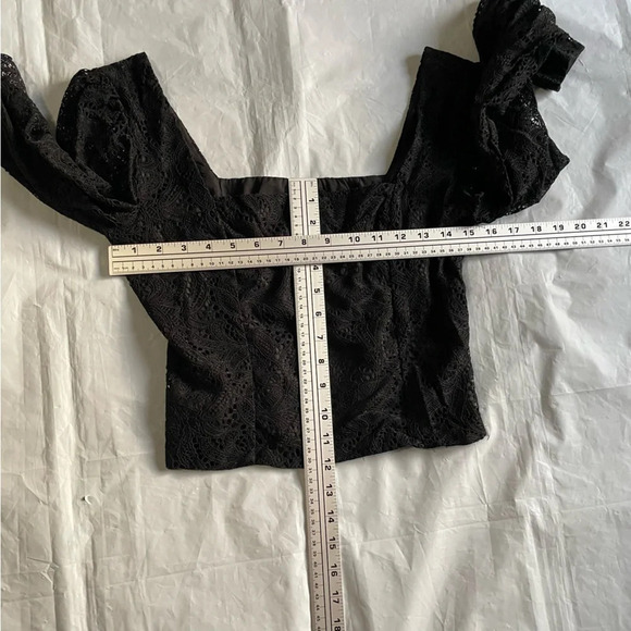 ๐ค Dynamite Lace Sleeved Crop Top! Womanโs Size Small ๐ค - Picture 10 of 14